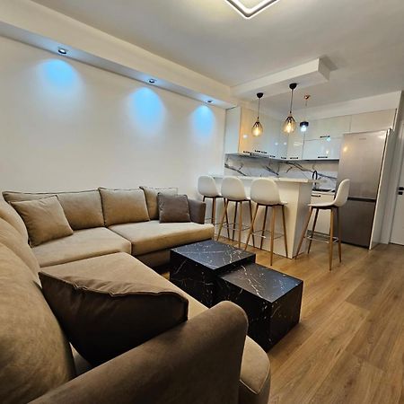 Elois Luxury Apartment Tirana Esterno foto