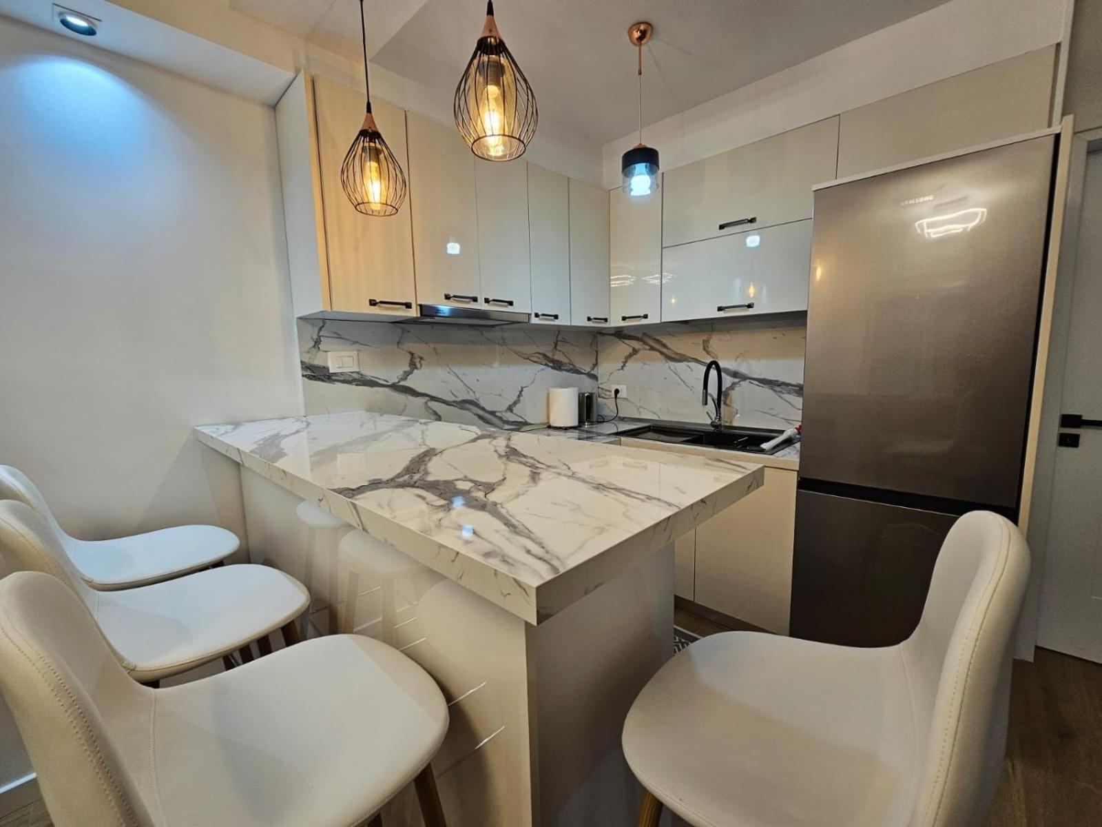 Elois Luxury Apartment Tirana Esterno foto