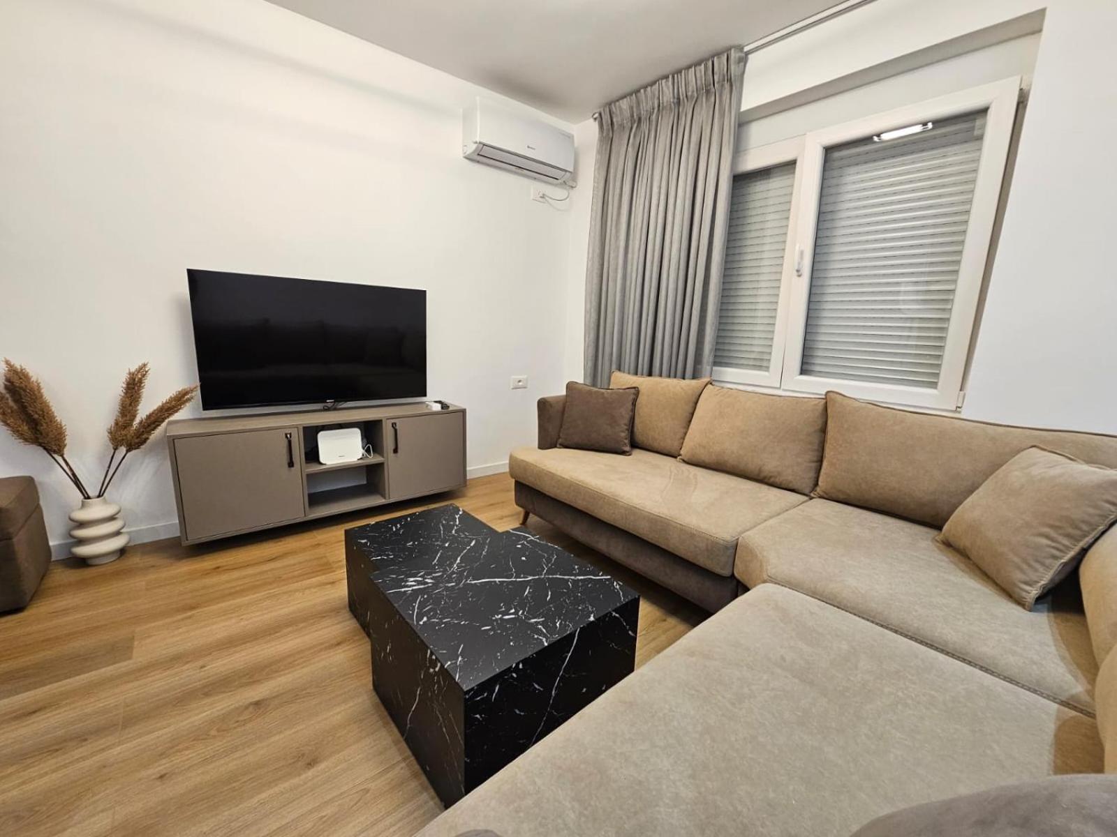 Elois Luxury Apartment Tirana Esterno foto