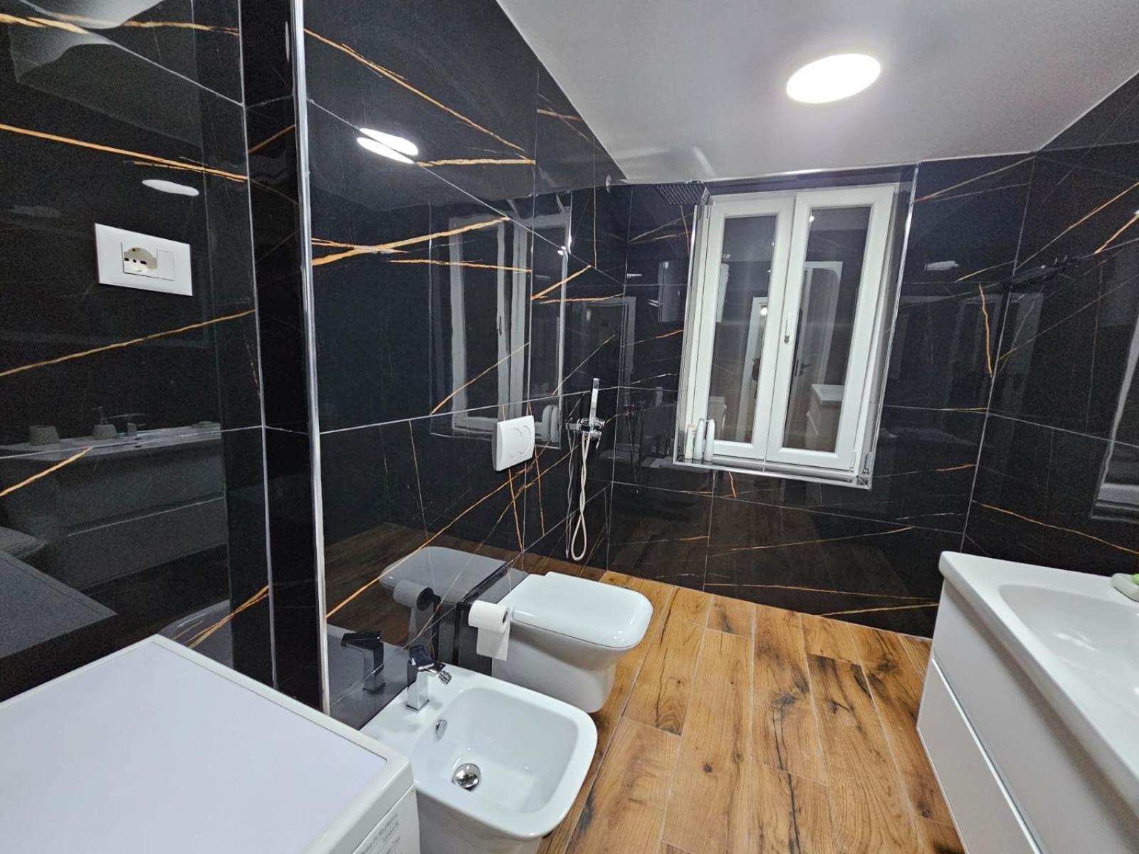 Elois Luxury Apartment Tirana Esterno foto